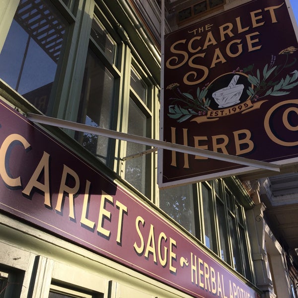 Foto tirada no(a) The Scarlet Sage Herb Co. por Brian J. em 11/29/2015
