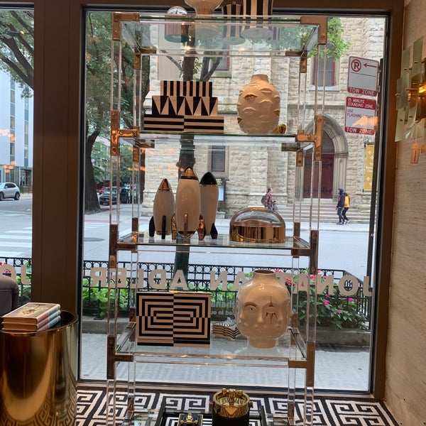 Jonathan Adler Near North Side 2 tips from 346 visitors