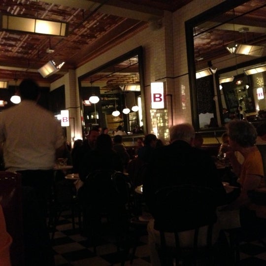 10/27/2012 tarihinde Matthew H.ziyaretçi tarafından Brasserie 292'de çekilen fotoğraf