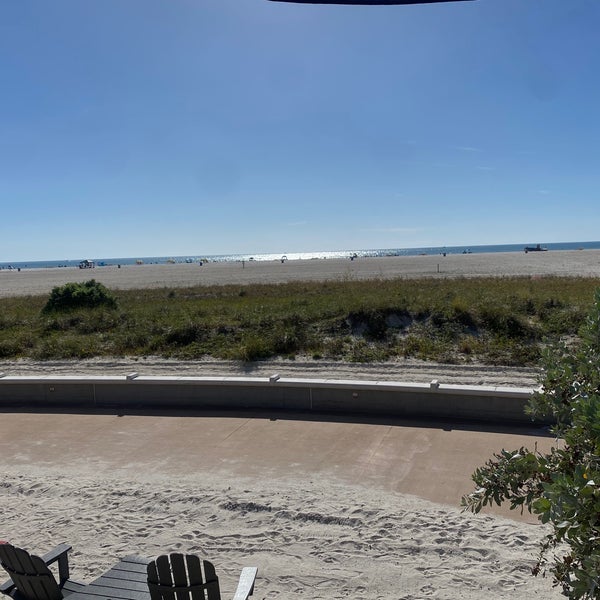 รูปภาพถ่ายที่ Sloppy Joe&#39;s On The Beach โดย Ryan B. เมื่อ 10/30/2022