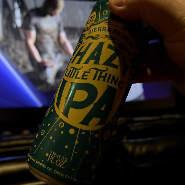 Regal Simi Valley Civic Center & IMAX Sinema