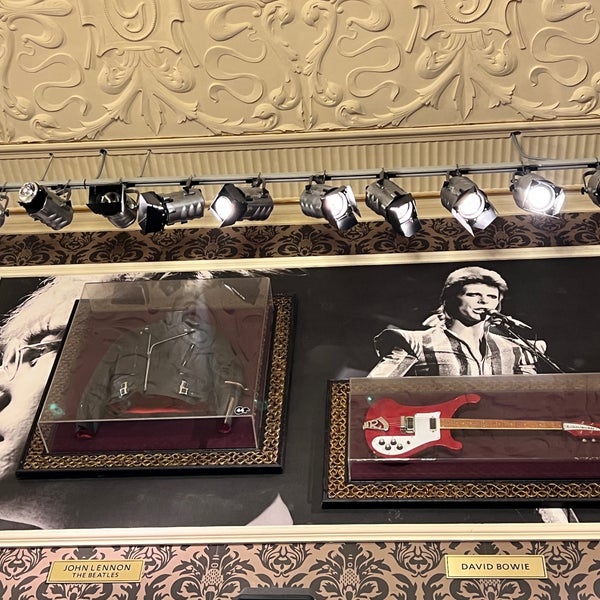 Снимок сделан в Hard Rock Cafe Florence пользователем Asli D. 9/14/2022