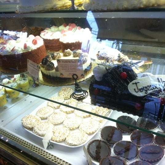 12/7/2012에 Cara D.님이 Provence Breads &amp; Cafe에서 찍은 사진