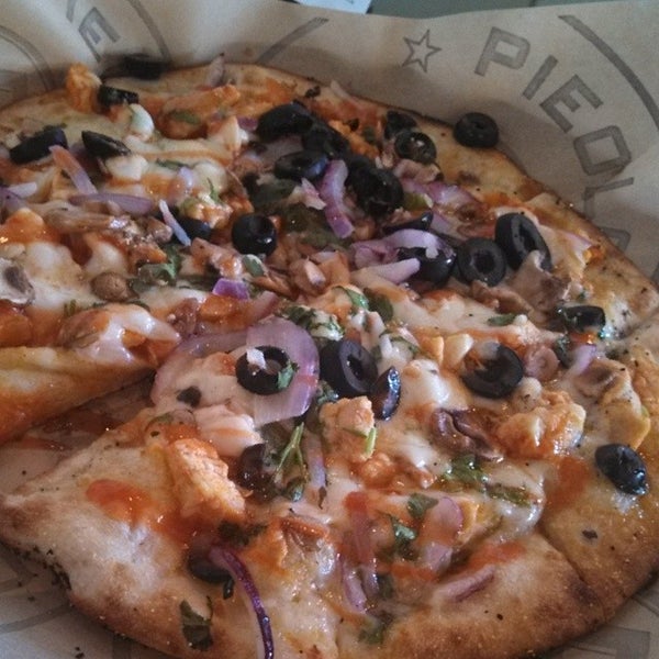 Photo taken at Pieology Pizzeria by Gustavo D. on 3/16/2014