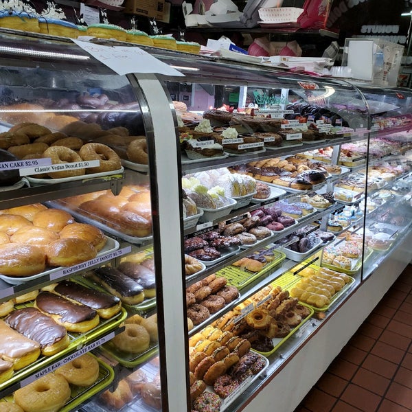 Das Foto wurde bei DK&#39;s Donuts and Bakery von Kitty R. am 7/2/2021 aufgenommen
