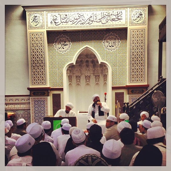 Masjid Muaz Bin Jabal : Shalat isya berjamaah bersama kaumnya. - spainster
