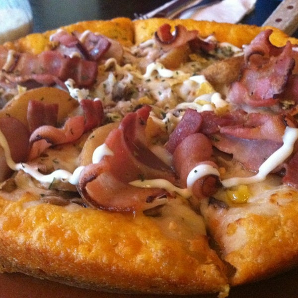 3/6/2013 tarihinde Kristin K.ziyaretçi tarafından M Pizza'de çekilen fotoğraf