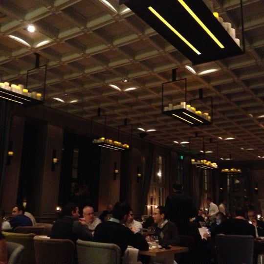 Foto diambil di Diplomat Restaurant oleh Alexandru3w pada 12/15/2012