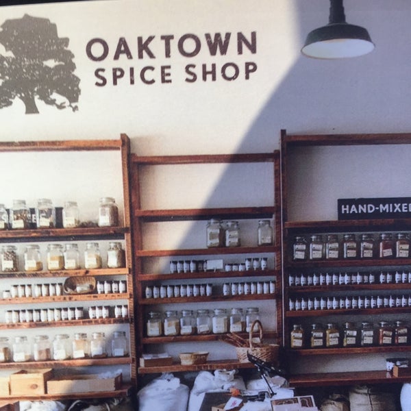 รูปภาพถ่ายที่ Oaktown Spice Shop โดย Reggie T. เมื่อ 8/20/2017