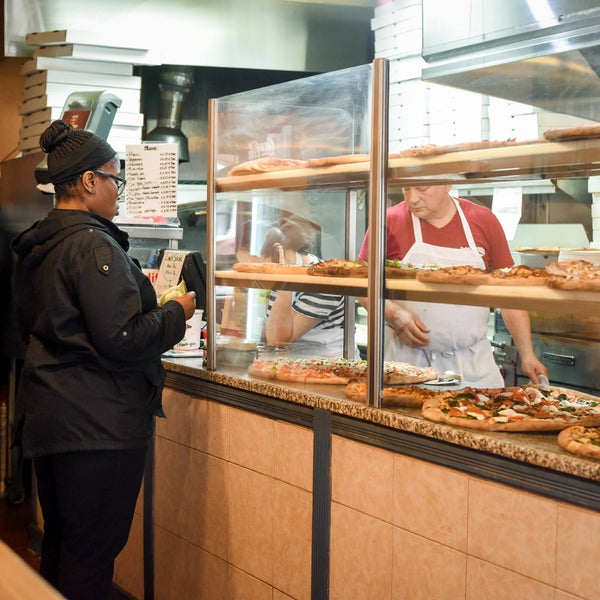 6/8/2017 tarihinde Gianfranco Pizza Rusticaziyaretçi tarafından Gianfranco Pizza Rustica'de çekilen fotoğraf