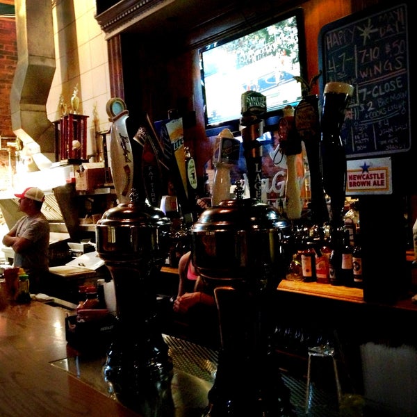 รูปภาพถ่ายที่ MaGerks Pub &amp; Grill โดย Jason B. เมื่อ 5/2/2013