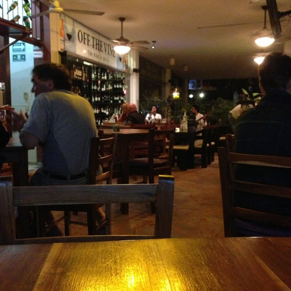 1/27/2013にDanno D.がOff The Vine Playa Wine &amp; Deli Barで撮った写真