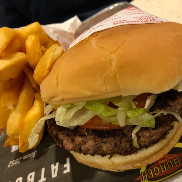 Photo taken at Fatburger by Ron N. on 11/5/2018