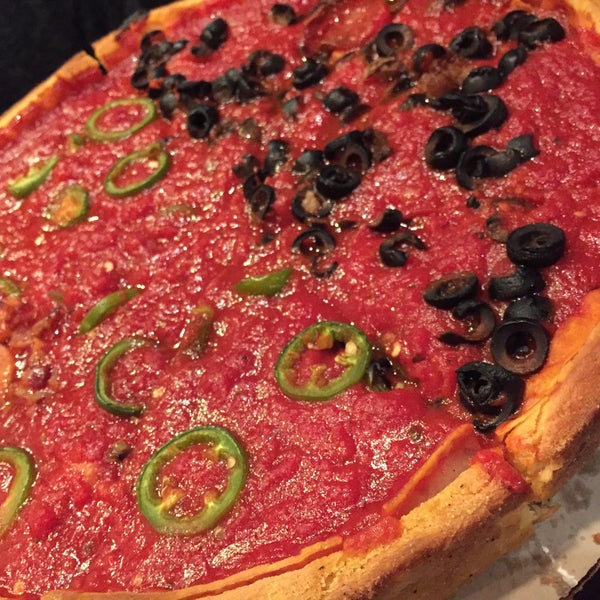 Снимок сделан в Patxi&#39;s Pizza пользователем Ron N. 8/30/2015