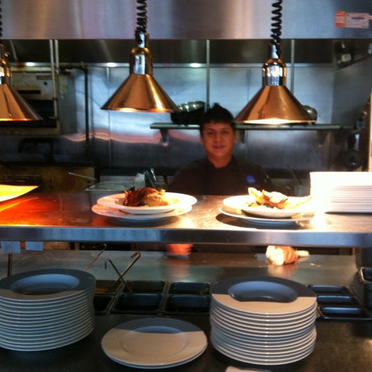 Das Foto wurde bei Bleu Restaurant and Lounge von Bluejolly R. am 12/14/2012 aufgenommen