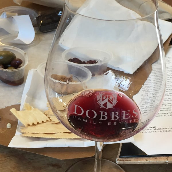 Foto tirada no(a) Dobbes Family Estate Winery por Kristie B. em 10/7/2017