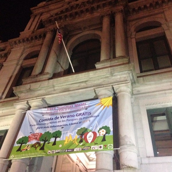 Foto tirada no(a) Providence City Hall por Vicente O. em 7/27/2014