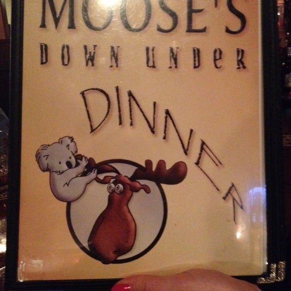 Foto tirada no(a) Moose&#39;s Down Under por INTERNeX P. em 4/16/2014