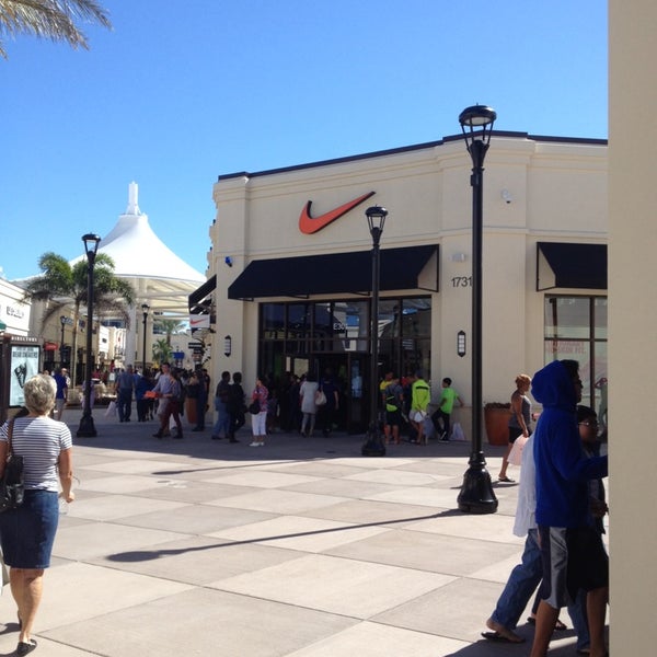 Nike Factory Store - 1 tip visitantes