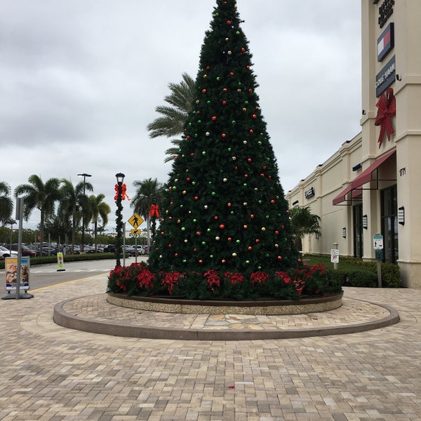 Foto scattata a Palm Beach Outlets da Danny L. il 11/17/2019