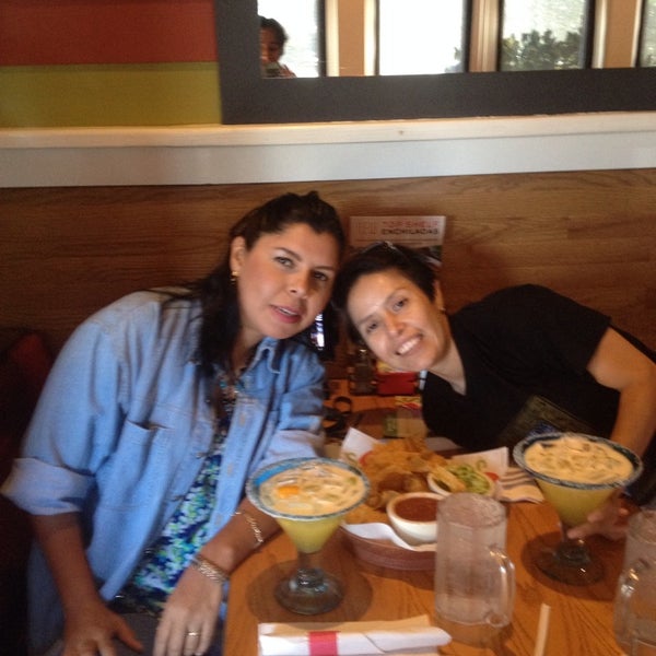 Photo taken at Chili&#39;s Grill &amp; Bar by Marcela O. on 8/16/2014