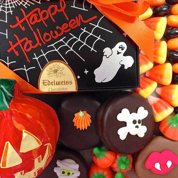รูปภาพถ่ายที่ Edelweiss Chocolates โดย Dan Z. เมื่อ 10/31/2014