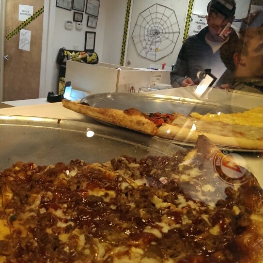 Foto diambil di Big G&#39;s Pizza oleh Jessica K. pada 10/21/2013