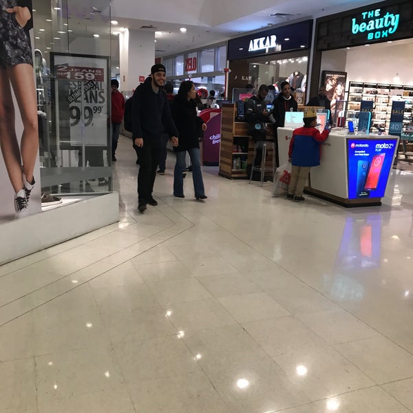 Foto tirada no(a) Shopping Metrô Santa Cruz por Ká M. em 7/12/2018