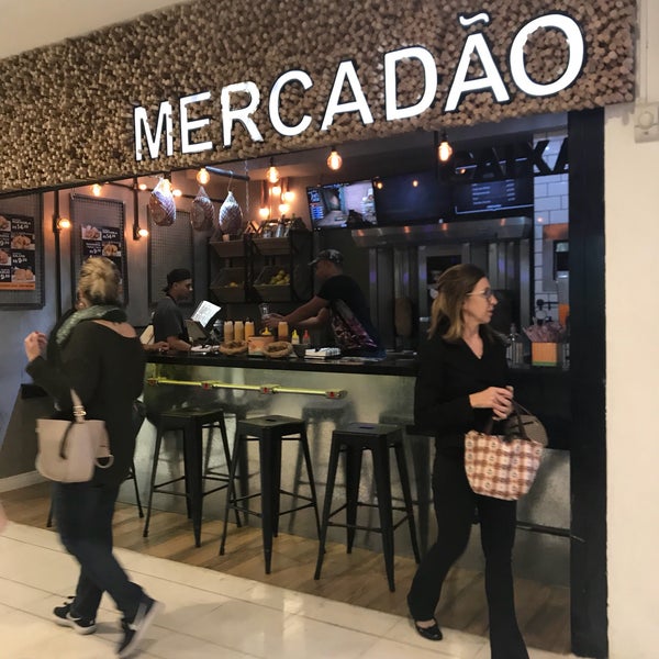 Foto tirada no(a) Shopping Metrô Santa Cruz por Ká M. em 7/21/2018
