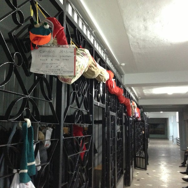 Шкаф для раздевалок 834х436х3000. Бот раздевающий девушек телеграмм. Зенит арена раздевалка. Спортивный зал раздевалка. Раздевалка.