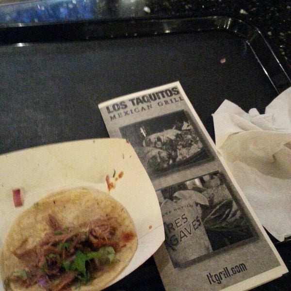 รูปภาพถ่ายที่ Los Taquitos Mexican Grill โดย lawrence w. เมื่อ 4/23/2014