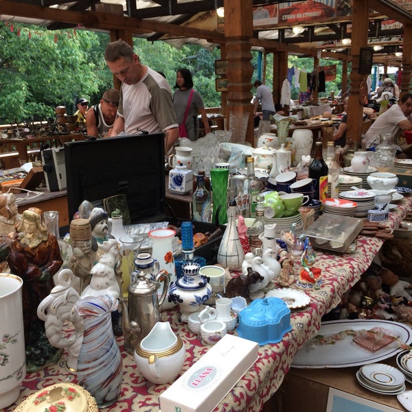 Flea market in Izmailovo - photo from the market in the Izmailovo Kremlin