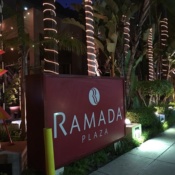 Снимок сделан в Ramada Plaza West Hollywood Hotel and Suites пользователем Mitch B. 5/20/2017