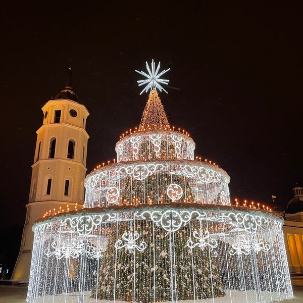 Das Foto wurde bei Katedros aikštė | Cathedral Square von just M. am 12/17/2022 aufgenommen