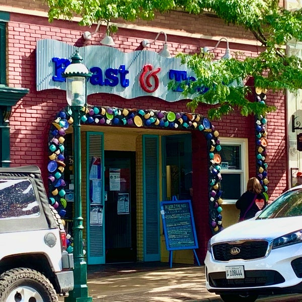 Roast & Toast Café in Petoskey