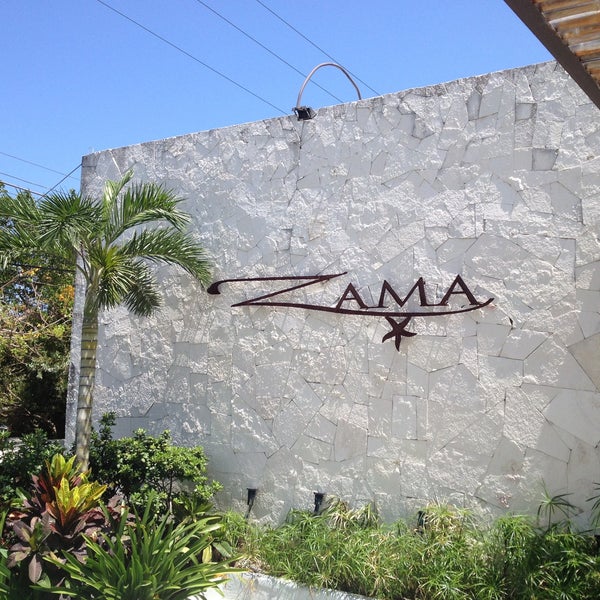 Foto tirada no(a) Zama Beach Club por Karla L. em 4/19/2013