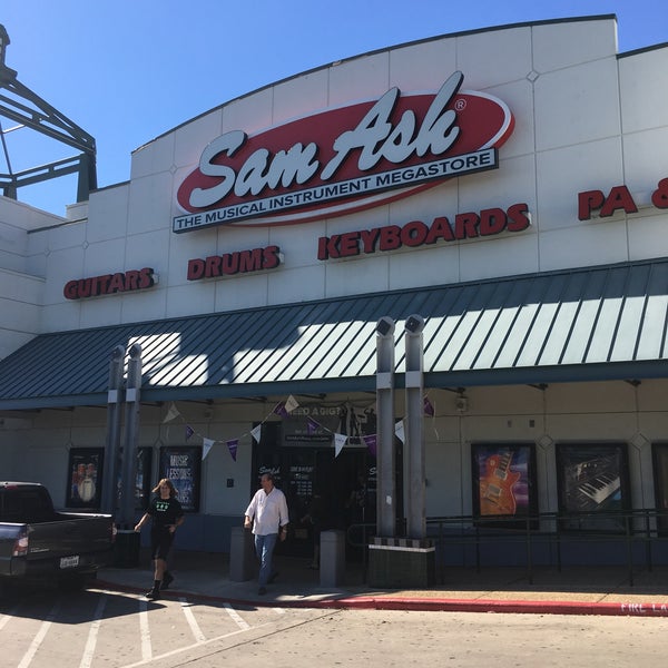Sam Ash Music Stores San Antonio, TX'da fotoğraflar