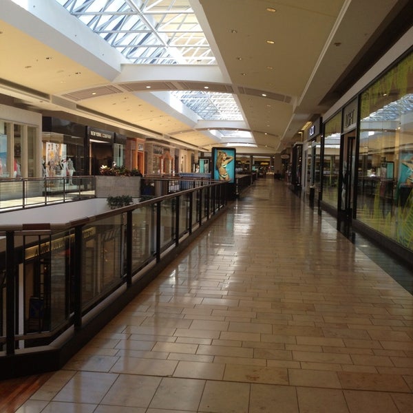 Louis Vuitton at Ross Park Mall - A Shopping Center in Pittsburgh, PA - A  Simon Property