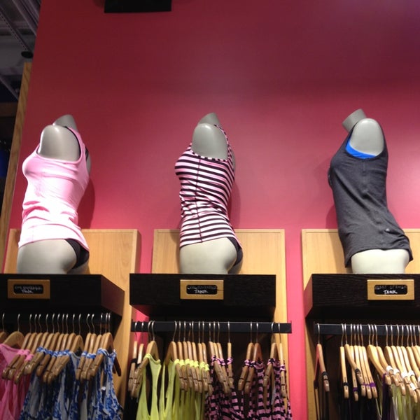 stores that carry lululemon