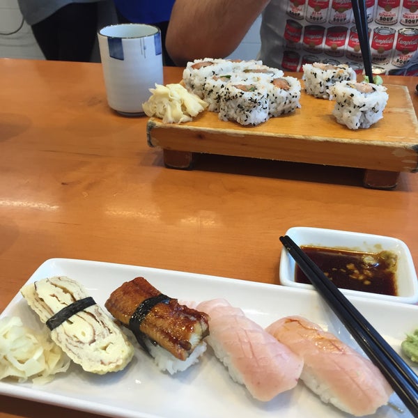 Foto diambil di Sushi Itoga oleh Cath T. pada 6/30/2016