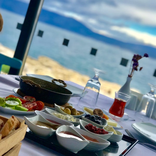 1/5/2019 tarihinde 𝓒𝓮𝓶 .ziyaretçi tarafından Maya Bistro Hotel Beach'de çekilen fotoğraf