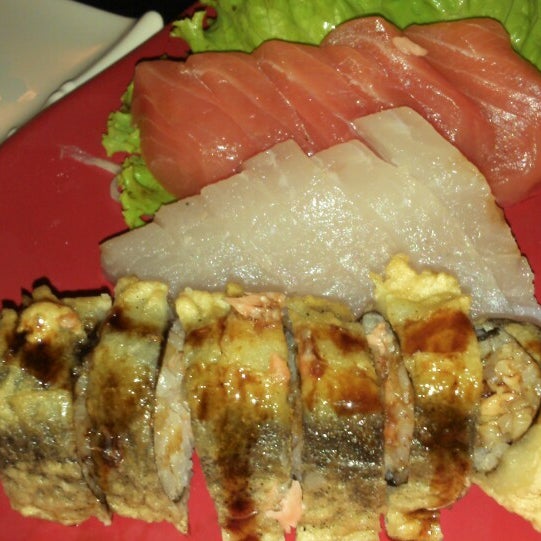 รูปภาพถ่ายที่ Hattori Sushi Bar โดย Lu G. เมื่อ 3/29/2013