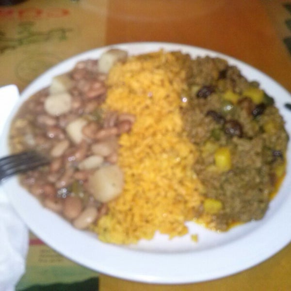 4/1/2013 tarihinde Alya V.ziyaretçi tarafından Latin Cabana Restaurant'de çekilen fotoğraf