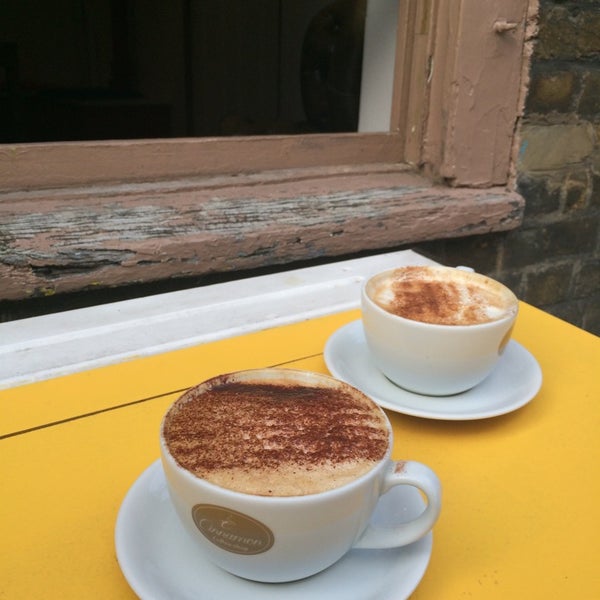 9/19/2014 tarihinde Diana I.ziyaretçi tarafından Cinnamon Coffee Shop'de çekilen fotoğraf