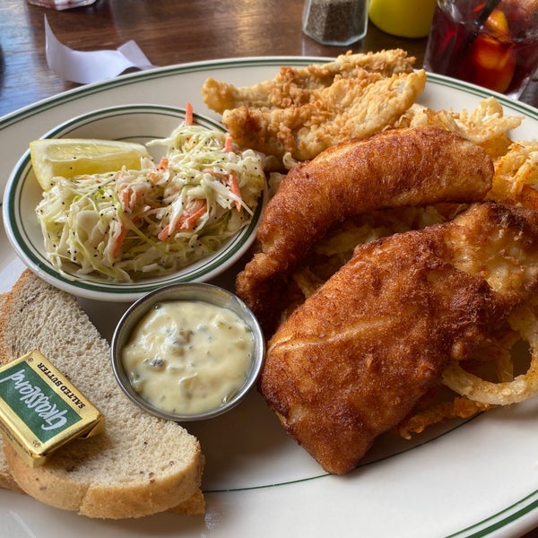 They have the fish fry every day 😍 the combo platter (perch, cod and walleye) is perfection
