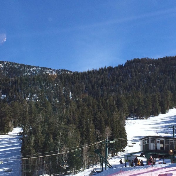 Photo taken at Las Vegas Ski And Snowboard Resort by Alex M. on 12/31/2013