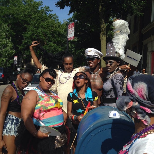 Снимок сделан в Chicago Pride Parade пользователем Nina M. 6/29/2014