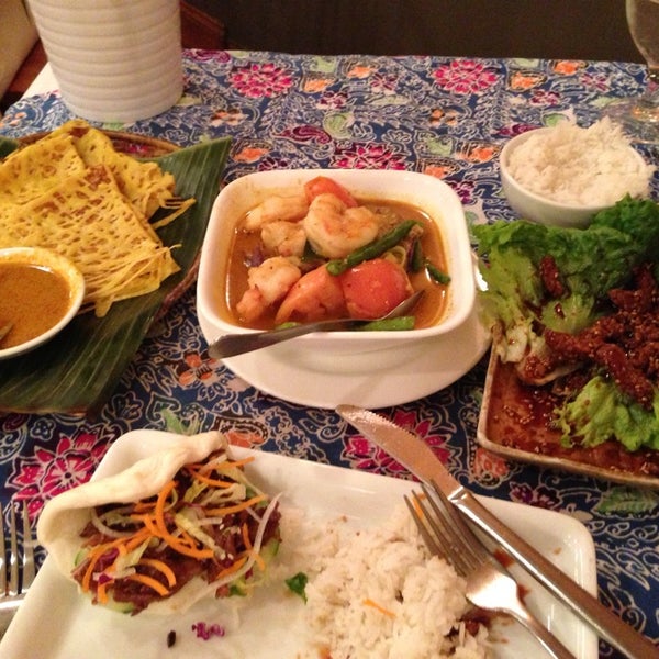 Foto diambil di A Taste of Asia oleh Soni M. pada 1/20/2014