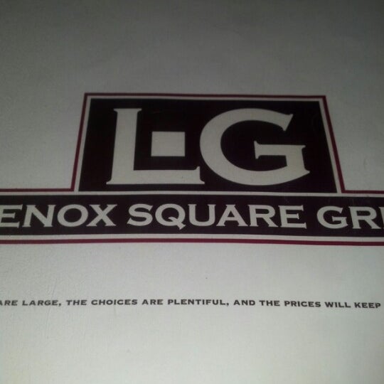 รูปภาพถ่ายที่ Lenox Square Grill โดย John C. เมื่อ 12/8/2012