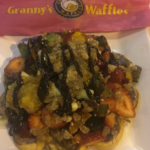 รูปภาพถ่ายที่ Granny’s Waffles โดย Mustafa A. เมื่อ 10/2/2019